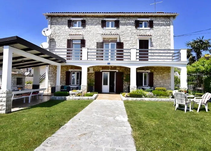 Grosse Wohnung In Umag Mit Grossem Garten Und Meerblick
