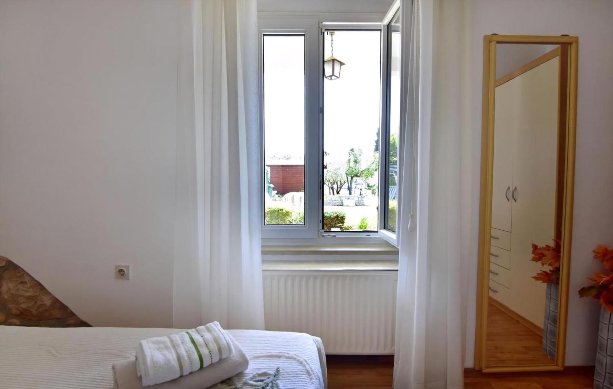 Grosse In Mit Grossem Garten Und Meerblick Apartmán *